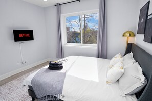 Bügeleisen/Bügelbrett, Reisekinderbett, kostenloses WLAN, Bettwäsche