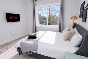 Room - Fairfield 3 Spacious 3BR Family Oasis (Chicago)