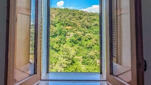 An open window with a view of a green landscape. - Sea and Sun House - Sun Option (Vibonati)