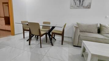 Attico Comfort, 1 camera da letto, balcone, vista città | Ristoranti