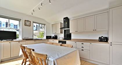 Finest Retreats | Yew Cottage