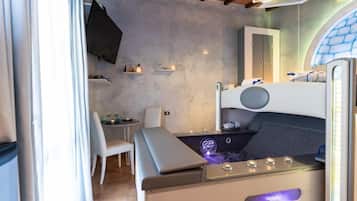 Camera Deluxe, piscina privata | Vasca idromassaggio privata