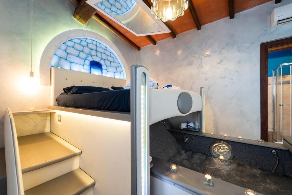 Habitación Deluxe, alberca privada | Caja de seguridad en la habitación y decoración personalizada 