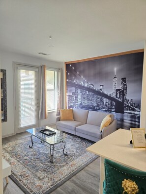 Living area - Frisco vibes, pool, gym &work station King-size bed (Frisco)