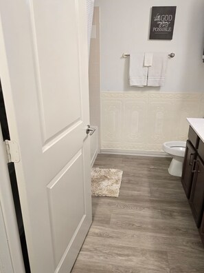 Bathroom - Frisco vibes, pool, gym &work station King-size bed (Frisco)