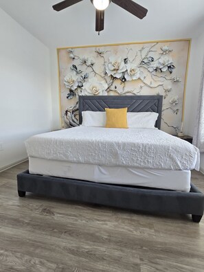 Room - Frisco vibes, pool, gym &work station King-size bed (Frisco)