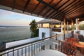 Property grounds - 8 BR Beachfront Luxury Villa (SP)