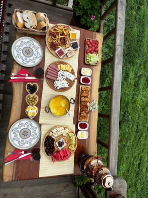 Outdoor dining - Himora Suit Bungalov (Rize)