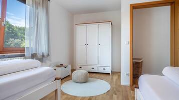2 bedrooms, WiFi, bed sheets