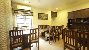 Deluxe Room | Dining