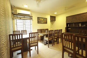 Deluxe Room | Dining - HOTEL ROYAL ELITE (Chinna Chokikulam)