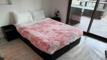 2 habitaciones, tabla de planchar con plancha, wifi y ropa de cama
