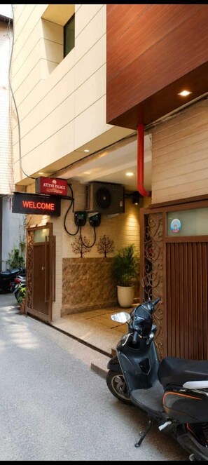 Front of property - Hotel Atithi Palace (Saharanpur)