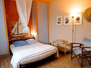 4 habitaciones, tabla de planchar con plancha, wifi y ropa de cama 