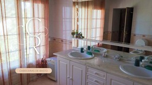 Bathroom - Vrbo Property (Alvite)