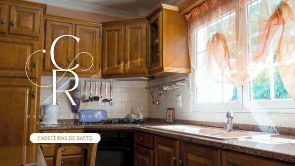 Private kitchen - Vrbo Property (Alvite)