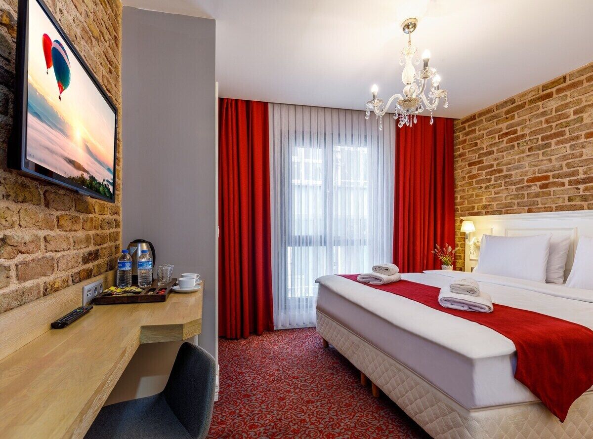 Superior Double Room | In-room safe, blackout drapes, iron/ironing board, free WiFi