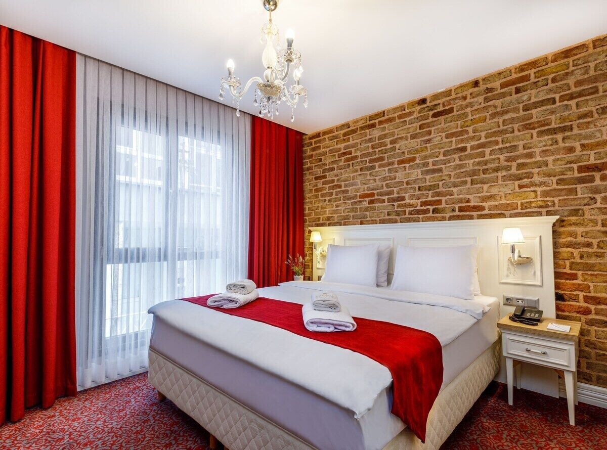 Superior Double Room | In-room safe, blackout drapes, iron/ironing board, free WiFi