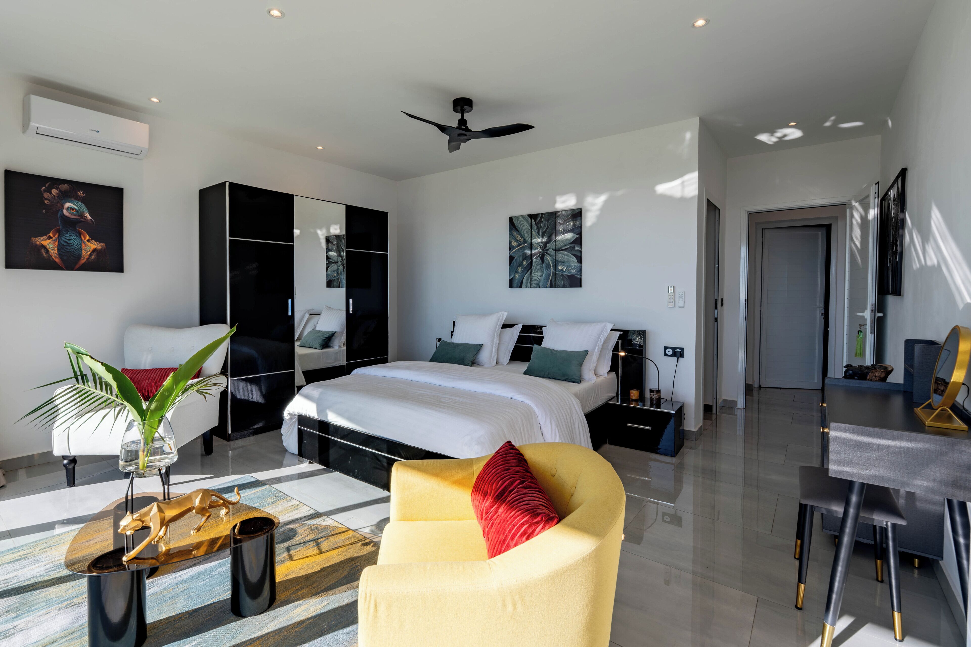Deluxe House, Bay View | In-room safe, free WiFi