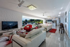 Casa Deluxe, vista a la bahía | Área de sala de estar