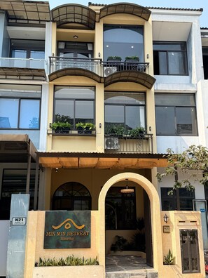 숙박 시설 정면