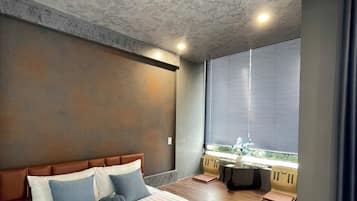 Peralatan tempat tidur premium, meja, seterika/papan seterika