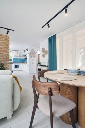 Dining - Perfect 2-bedroom lodge with AC in peaceful Balatonmáriafürdő (Balatonmáriafürdő)