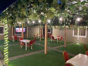 Tempat makan outdoor