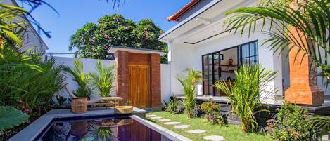 Villa superior, vista a la alberca | Alberca | Alberca al aire libre