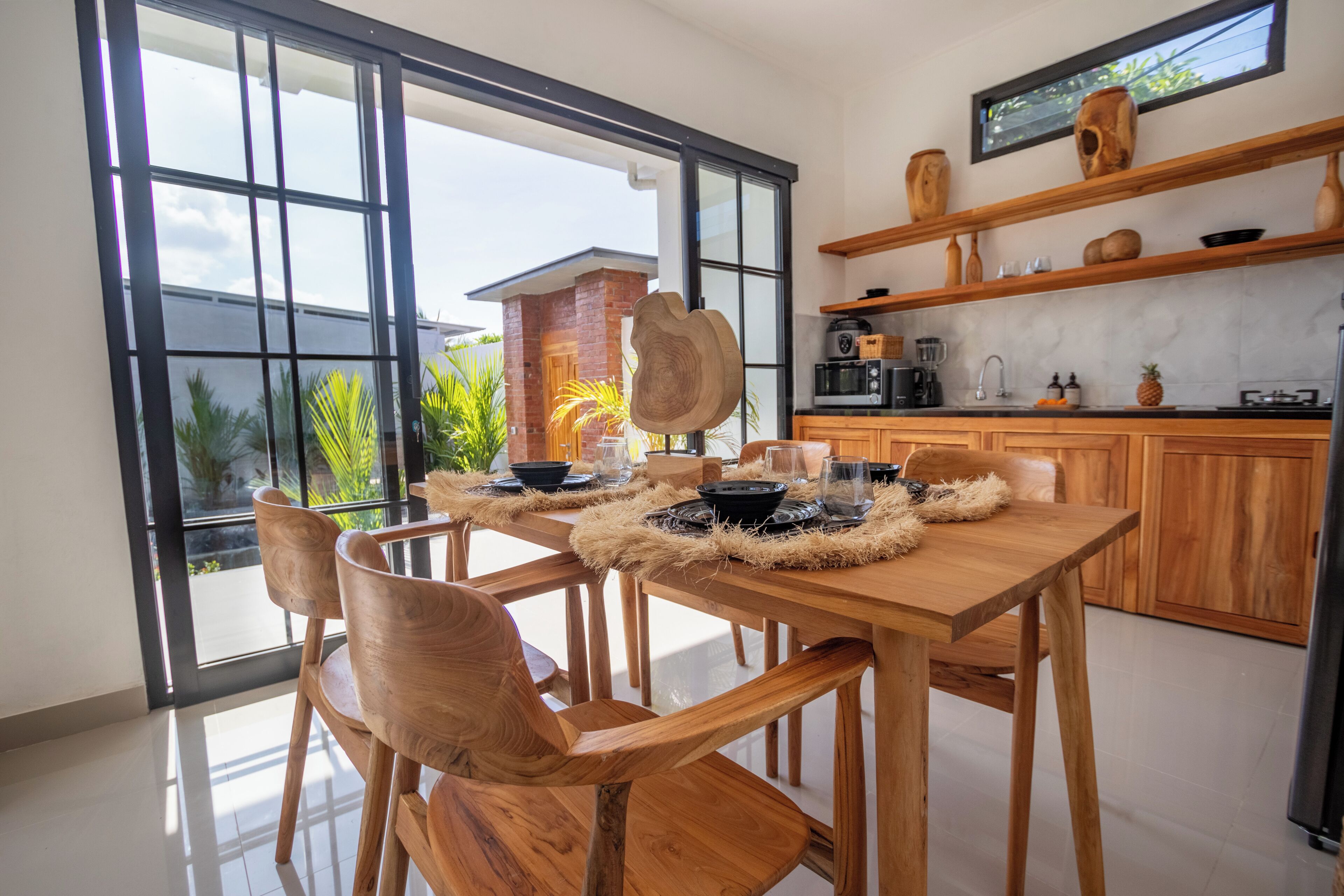 Superior Villa, Pool View | Dining