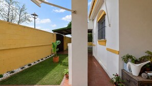 Property grounds - House with a Pool in Simón Verde, Seville (Gelves)