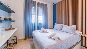 Iron/ironing board, Internet, bed sheets - House with a Pool in Simón Verde, Seville (Gelves)