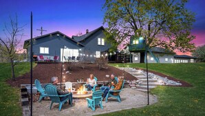 A patio area with outdoor seating and a fire pit. - Walk to Downtown & Elkhart Lake | Firepit (Elkhart Lake)