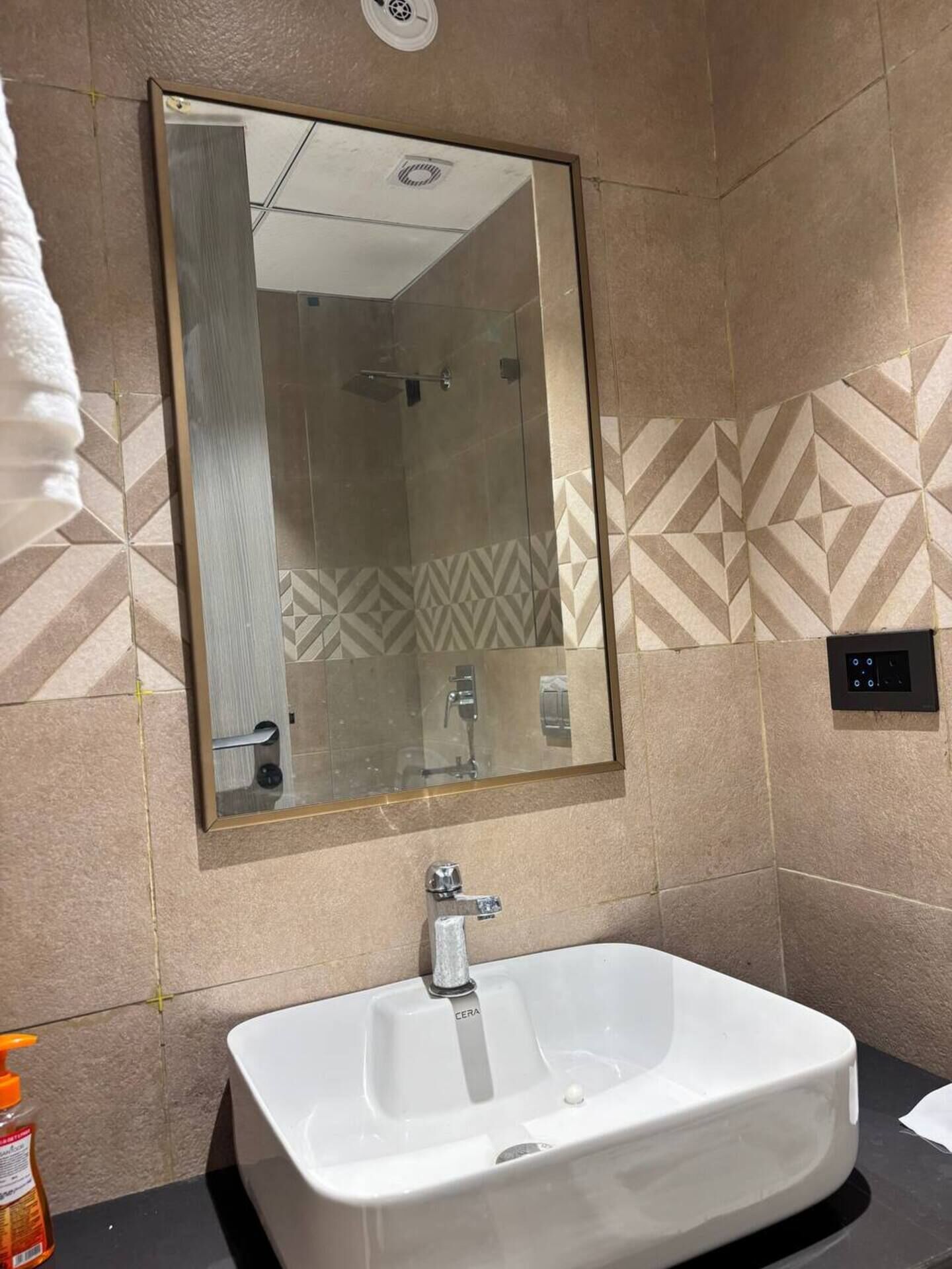 Dusche, Handtücher, Seife, Toilettenpapier
