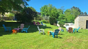Property grounds - Guest Room “La Magnanerie” with Shared Pool, Communal Terrace and Wi-Fi (Saint-Genest-de-Beauzon)