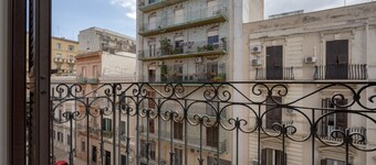 Spacious and bright apartment equipped with all the comforts to comfortably accommodate two people. Centrally located, it is just a 10-minute walk from Piazza Maria Immacolata and is particularly suitable for military personnel thanks to its proximity to