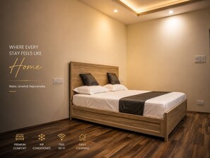 Phòng đôi hoặc 2 giường đơn Deluxe, quang cảnh núi | Bàn, truy cập Internet không dây miễn phí 