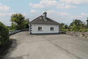 Property grounds - River House (Ballina)