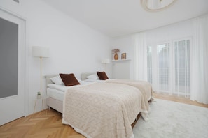 Iron/ironing board, travel crib, WiFi, bed sheets