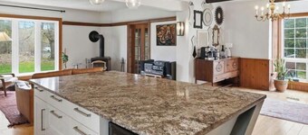 “Hidden Gem w/ Natural swimming Pond, Creek & Forest”