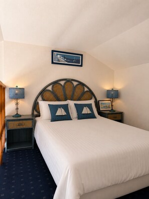 Iron/ironing board, free WiFi, bed sheets - Seafront Apartment – Sleeps 4 (Les Sables-d´Olonne)