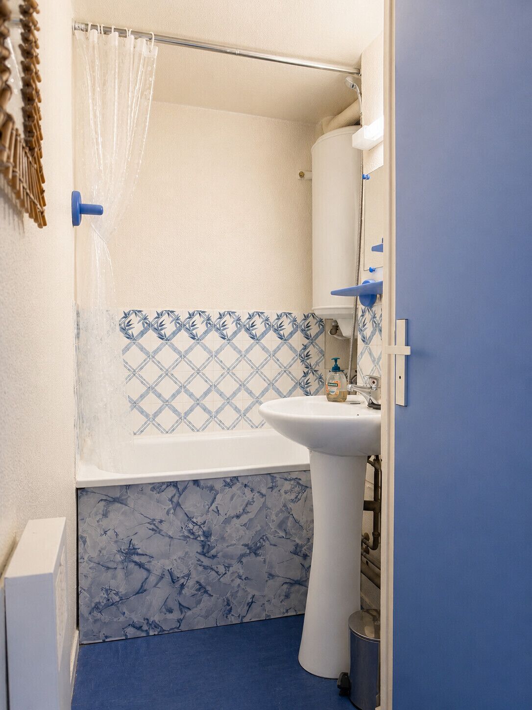 Een douche, een haardroger, handdoeken