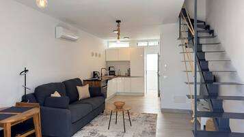 House, 2 Bedrooms, Smoking, Terrace | Living room