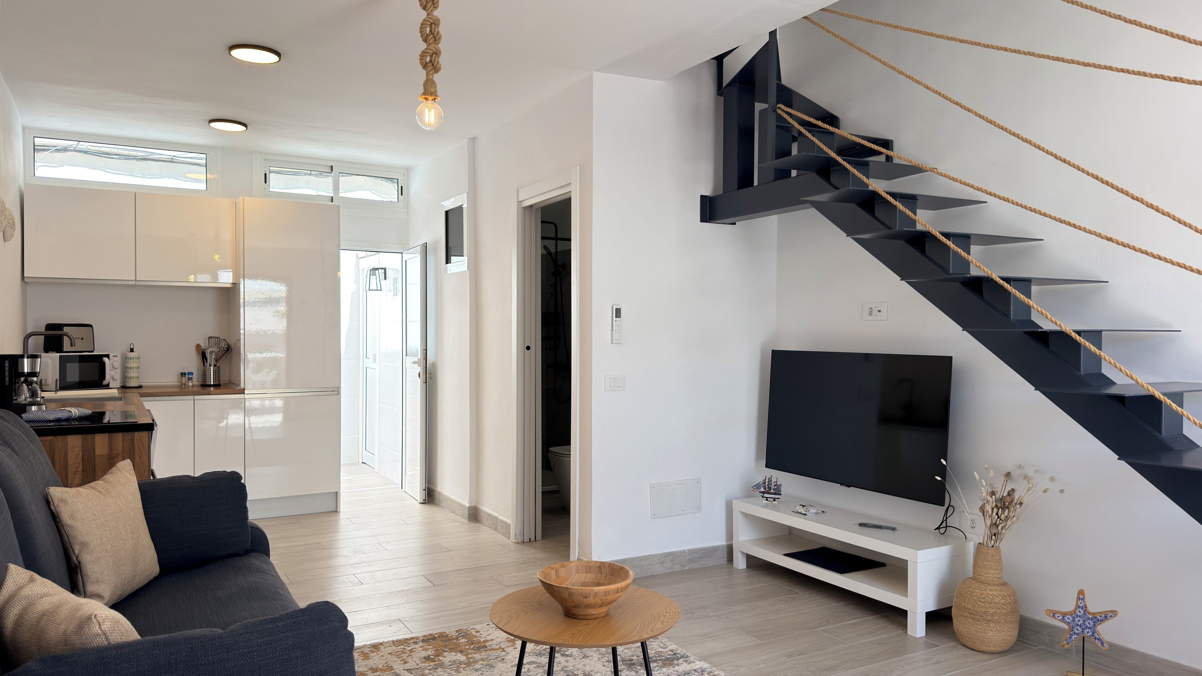 House, 2 Bedrooms, Smoking, Terrace | Living room