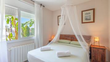 4 slaapkamers, een strijkplank/strijkijzer, wifi, beddengoed