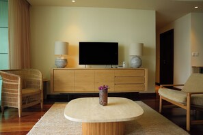 Living area - Luxury Ocean View with Rooftop Pool (Colombo)