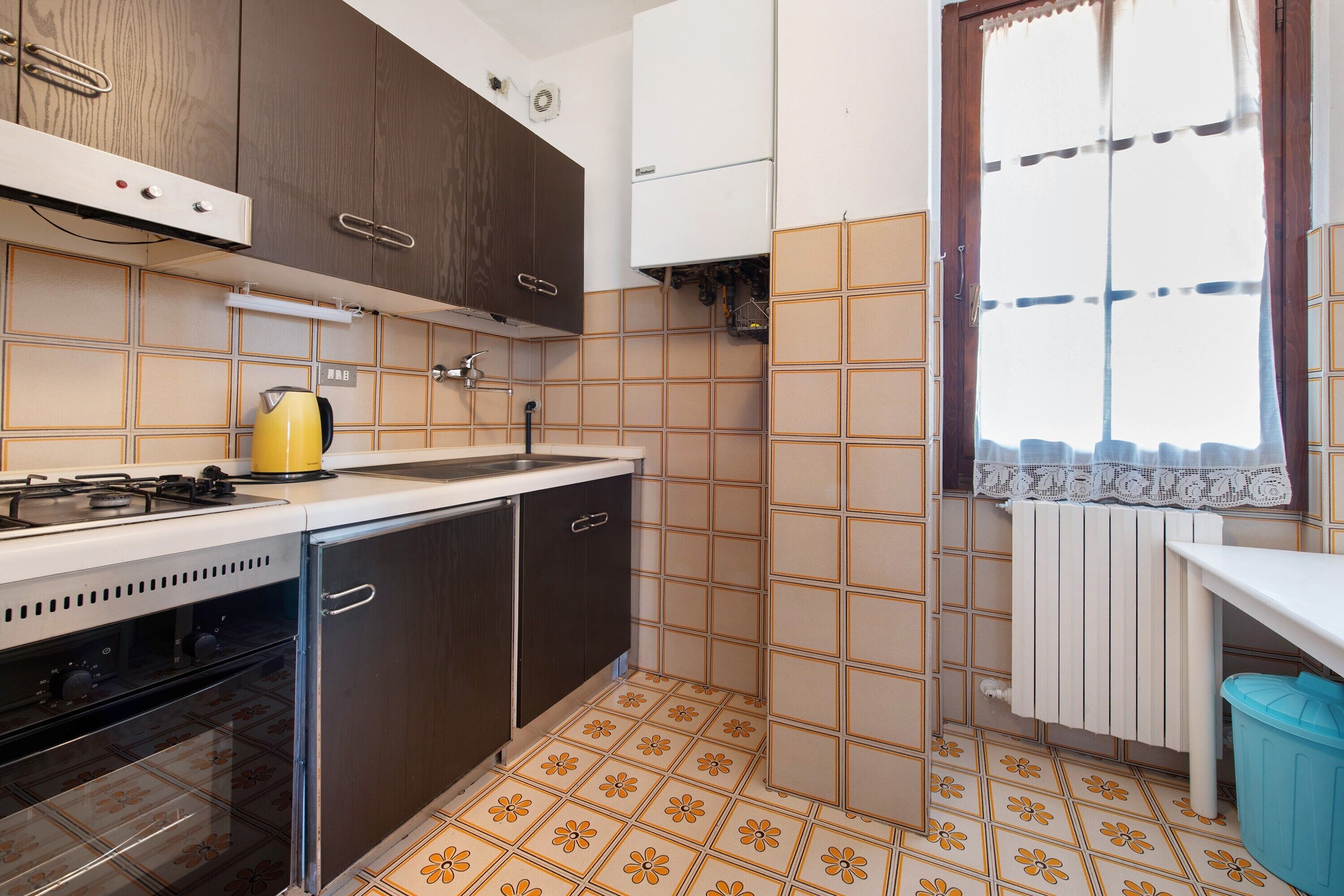 Frigorifero, forno, macchina per tè/caffè, seggiolone