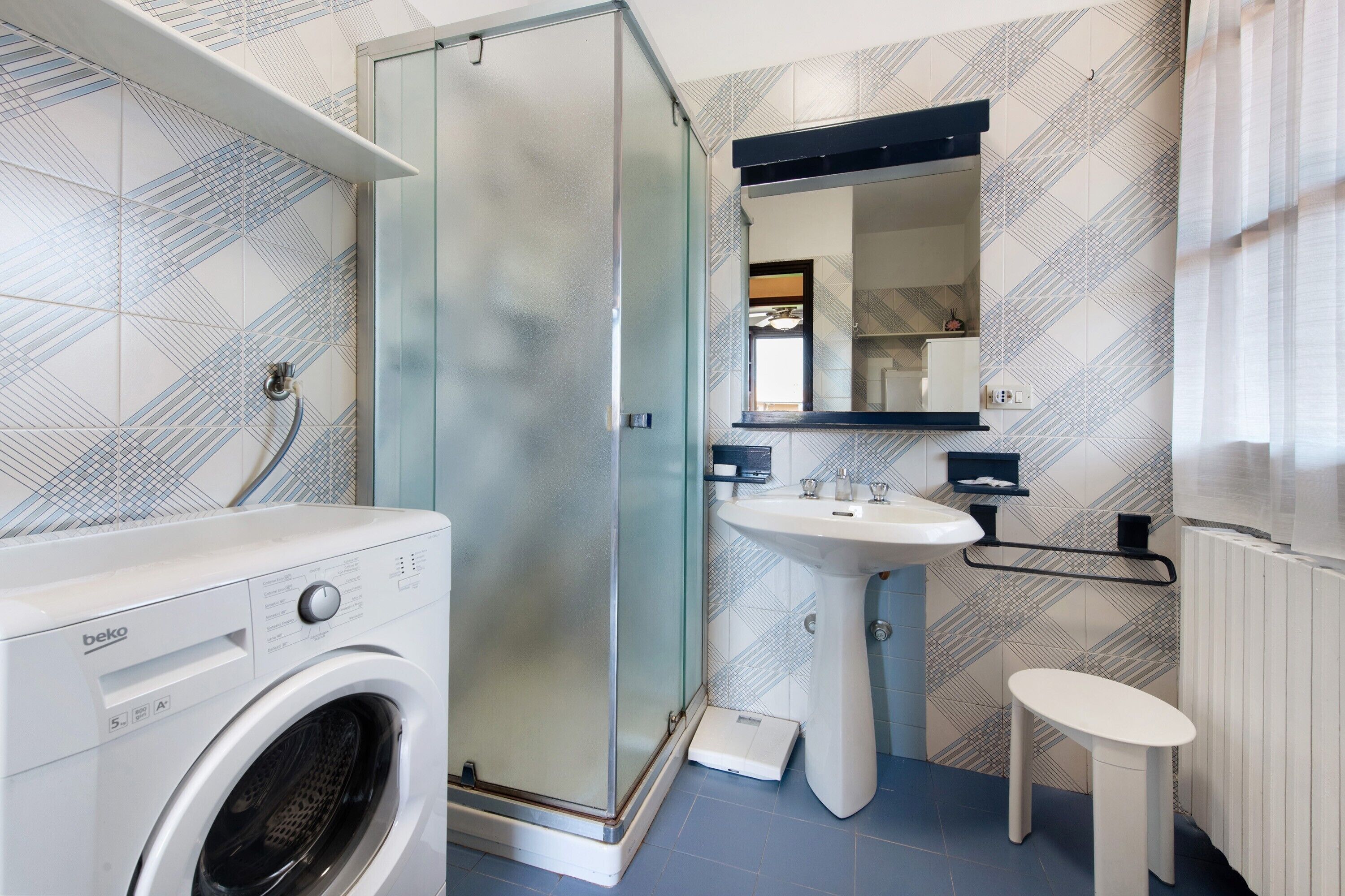 Een douche, handdoeken