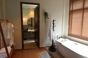 Basic Studio, Balcony | Bathroom - Pillow & Paper (Krung Thep Maha Nakhon)