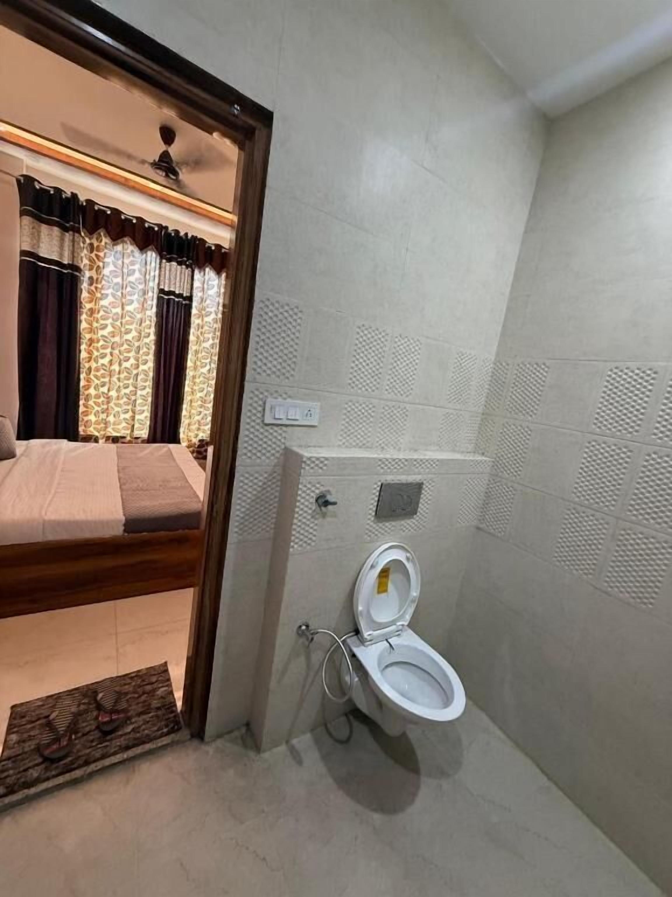 Shower, free toiletries, towels, soap